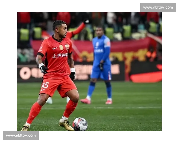 山东 3-1 逆转海港引热议：快节奏对决下，莱昂纳多伤退成转折点