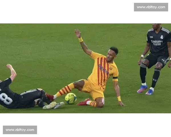 德比冲突焦点：维尼修斯嘲讽亚马尔 “只会回传”